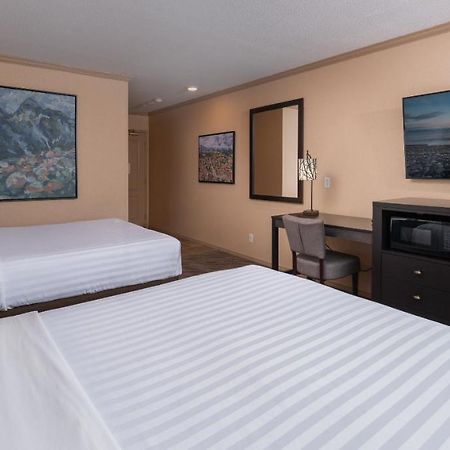Prestige Inn Golden Extérieur photo