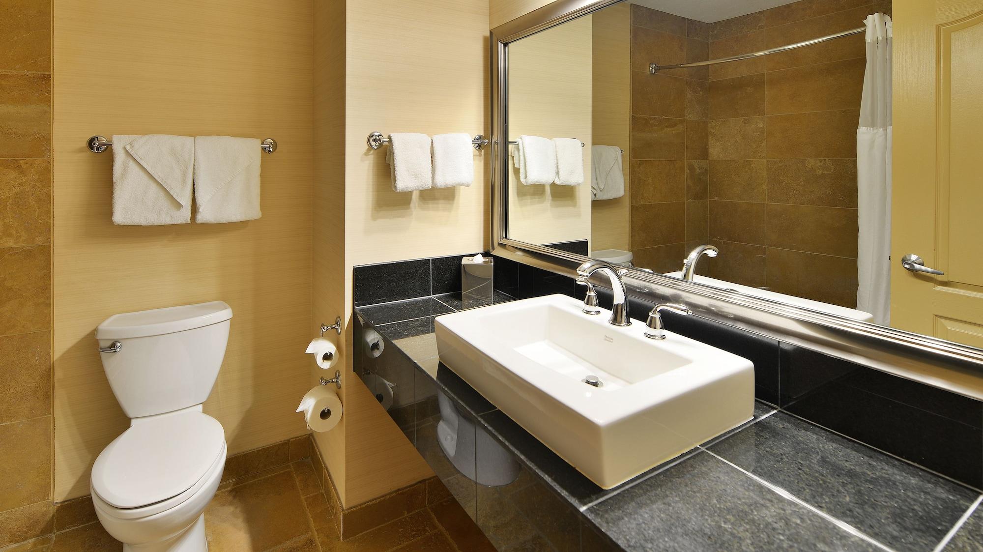 Prestige Inn Golden Extérieur photo