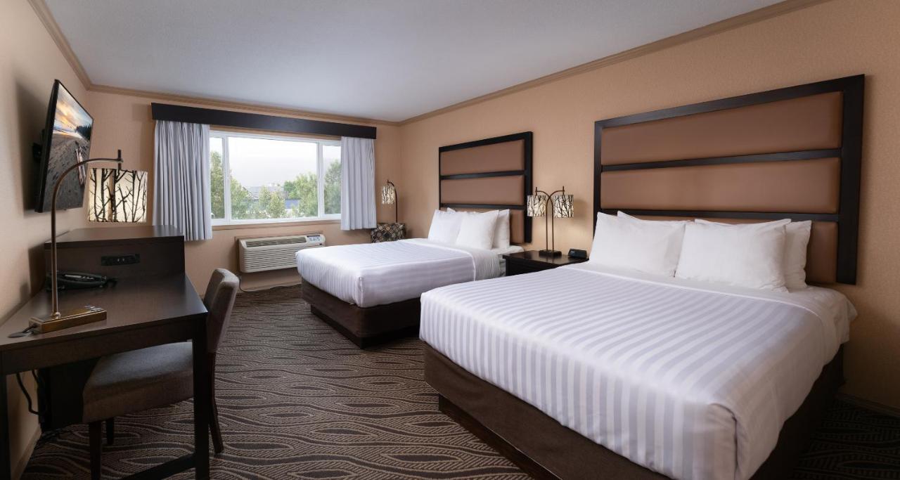 Prestige Inn Golden Extérieur photo