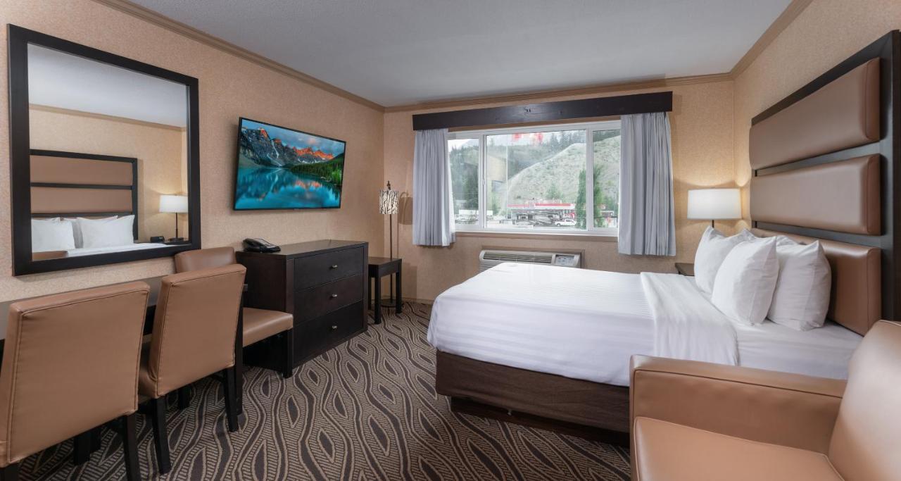 Prestige Inn Golden Extérieur photo