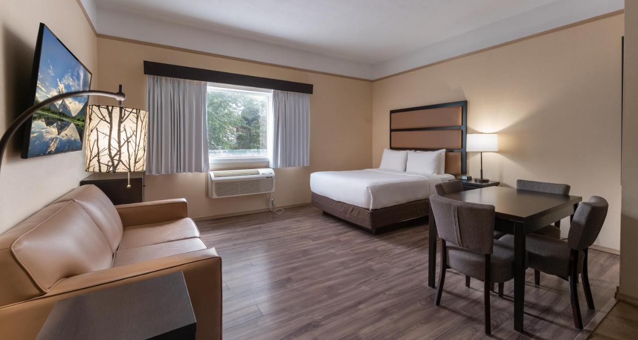 Prestige Inn Golden Extérieur photo