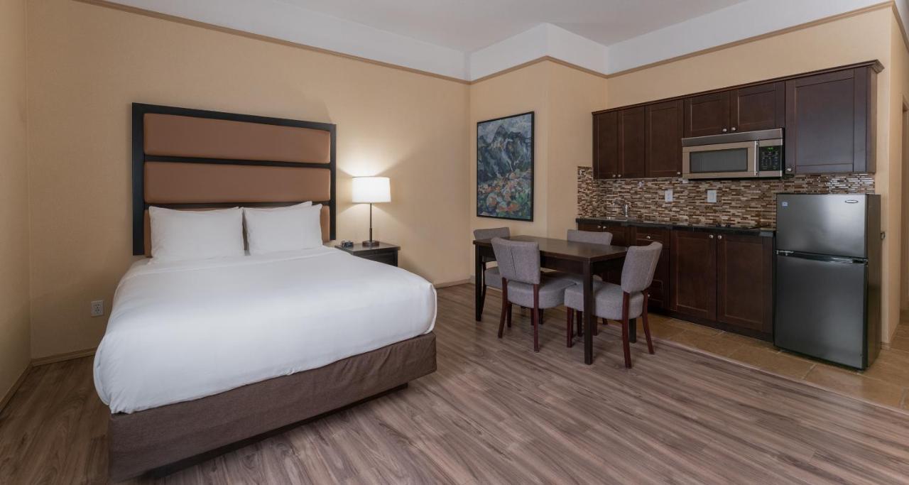 Prestige Inn Golden Extérieur photo