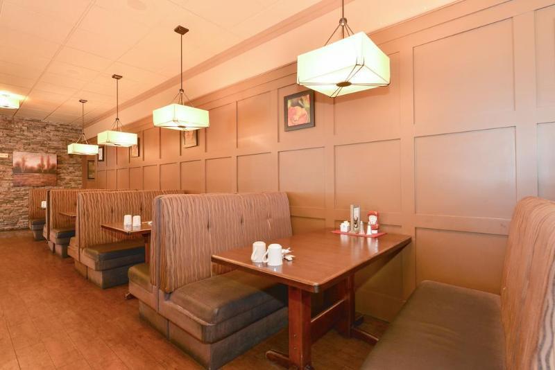 Prestige Inn Golden Extérieur photo