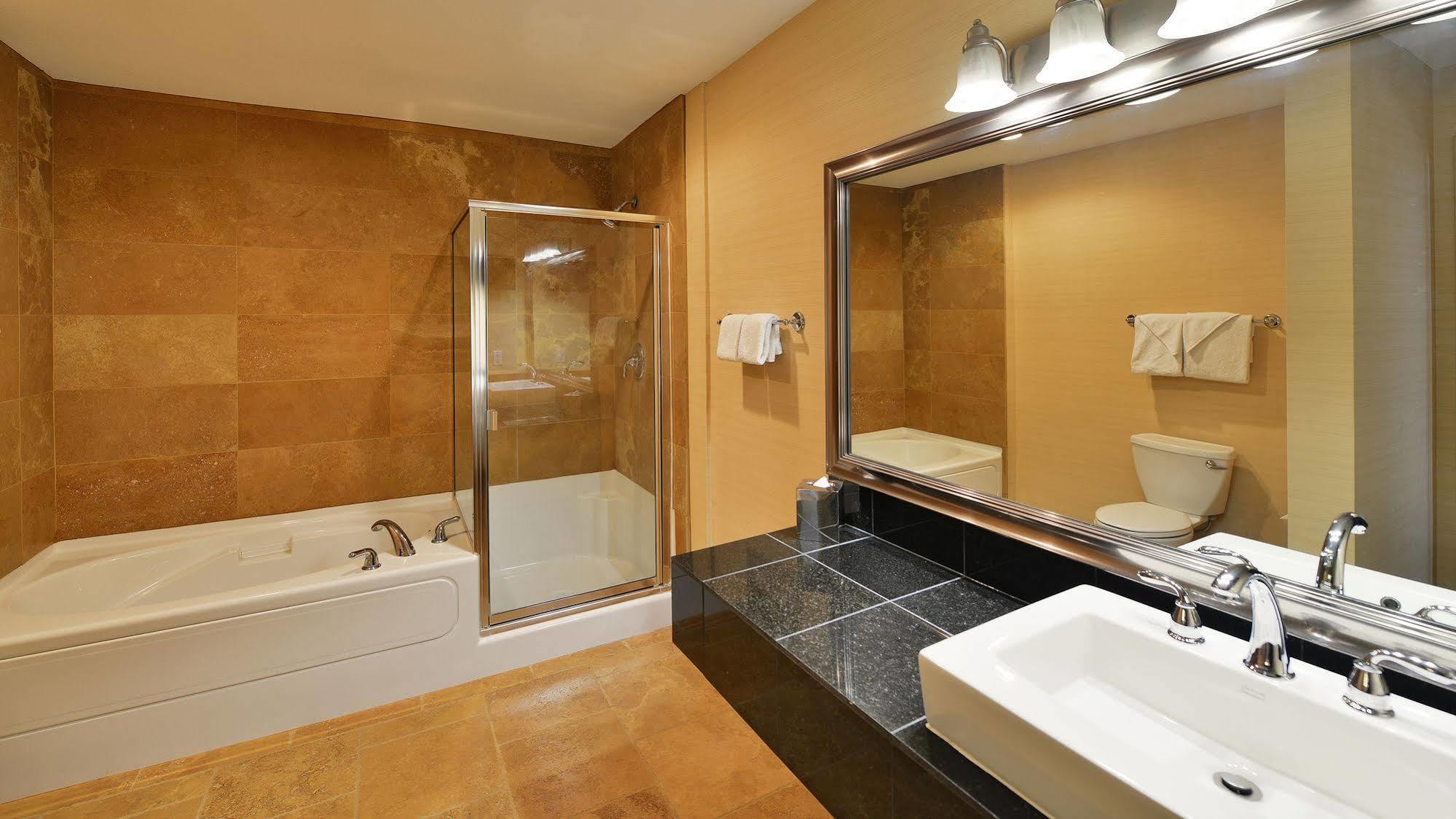Prestige Inn Golden Extérieur photo