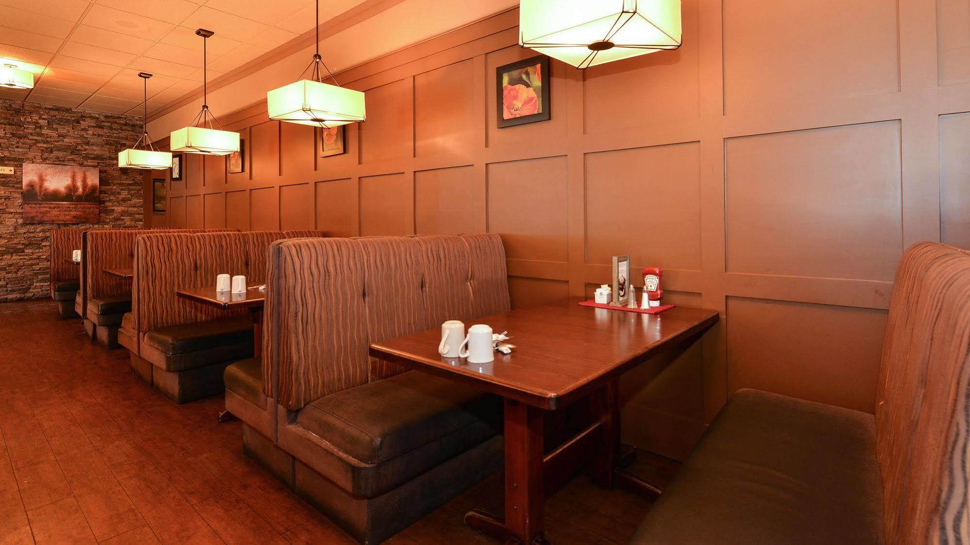 Prestige Inn Golden Extérieur photo